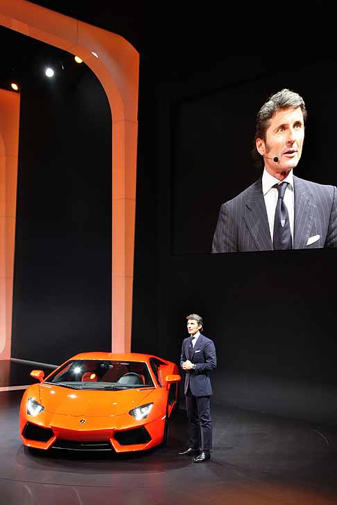 Lamborghini - Anteprima mondiale della Lamborghini Aventador LP 700-4 presentazione di Stephan Winkelmann